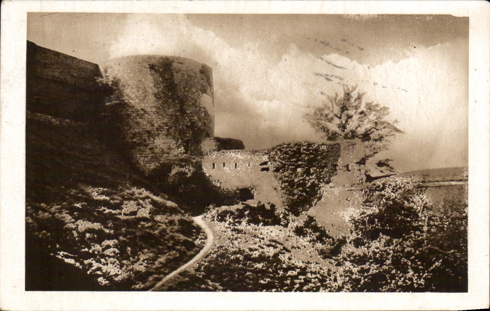 Montreuil-sur-Mer — Vue des fortifications — Edit. Magnier-Leclerc