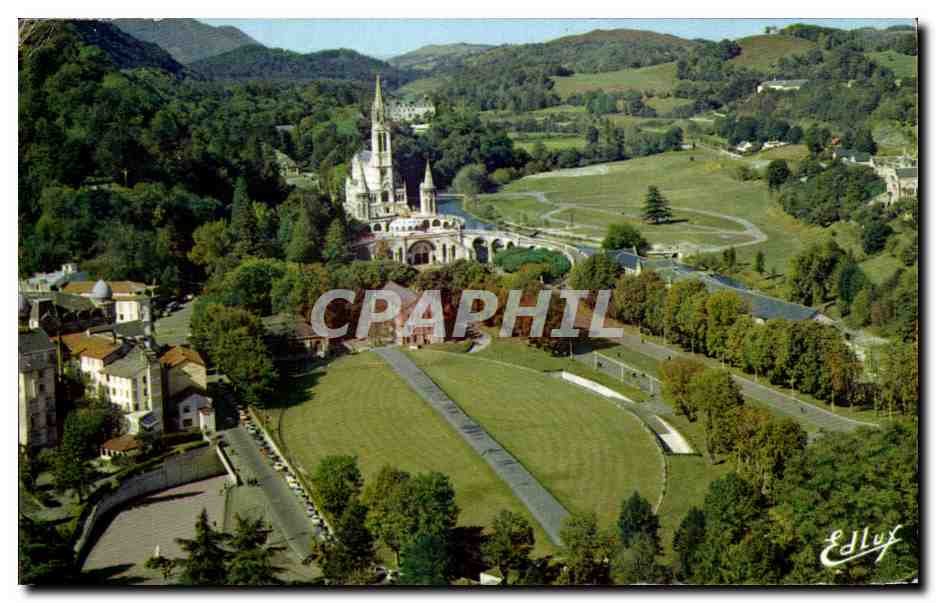 CPSM Lourdes La Basilique et la Basilique Souterraine St Ple 