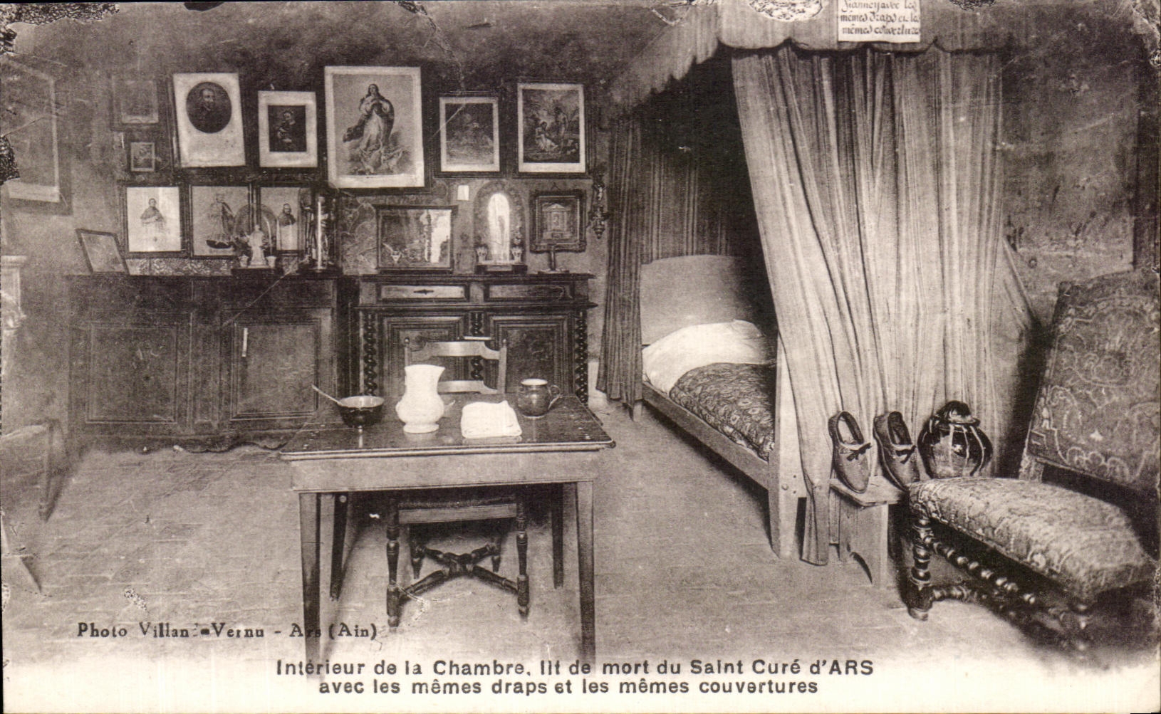CPA Interieur de la Chambre Lit de Mort du Saint Cure d'Ars avec les memes draps et les memes couvertures 