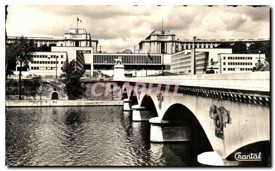 CPA Paris Le Palais de Chaillot et le Pont d'lena