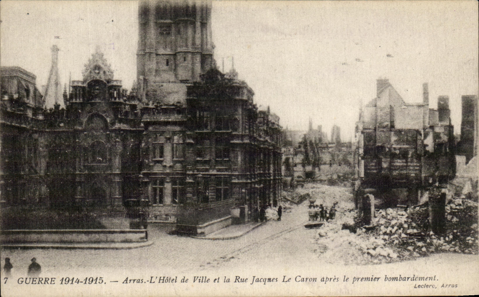 CPA Guerre Arras L'Hotal de Ville et la Rue Jacques le Caron apres le premier bombardement Militaria 
