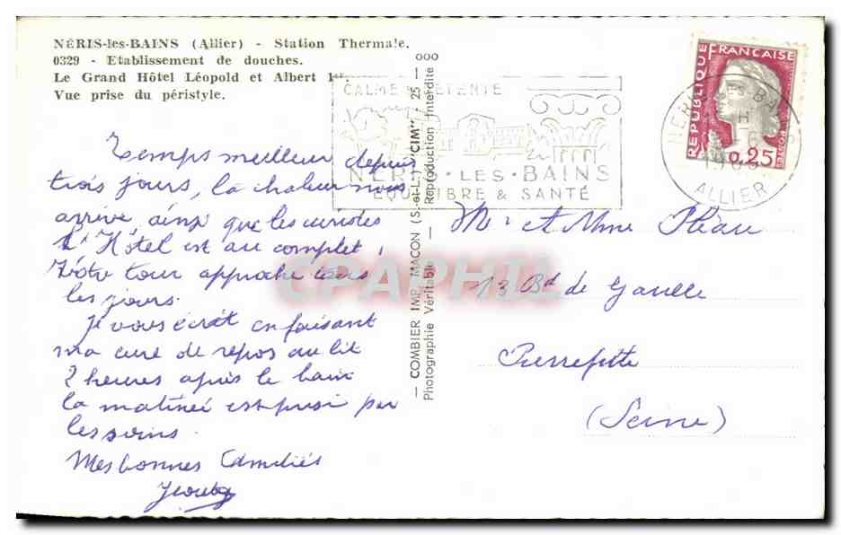 CPA Neris les Bains Station Thermale Etablissement de douches Le Grand Hotel Leopold et Albert vue prise du peristyle — Verso