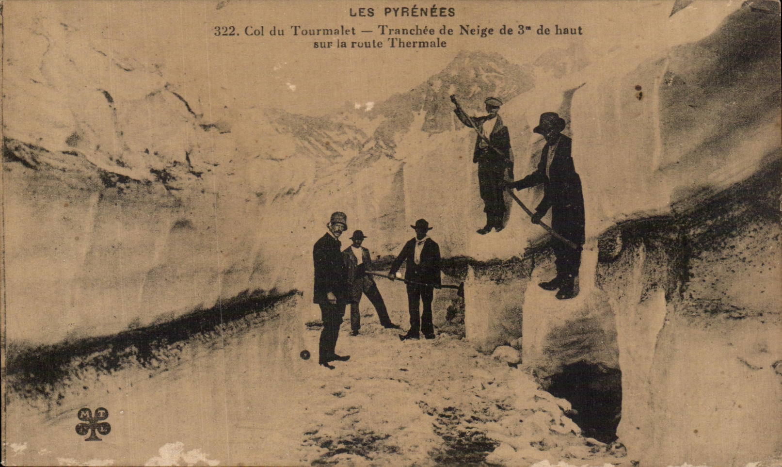 Col du Tourmalet — Tranchée de neige de 3m de haut sur la route Thermale — Les Pyrénées — n°322
