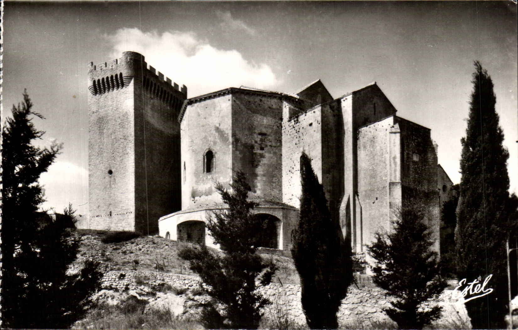L'Abbaye de Montmajour — Vue d'ensemble de l'abbaye fortifiée — Éditions de Luxe Estel, n° 4874