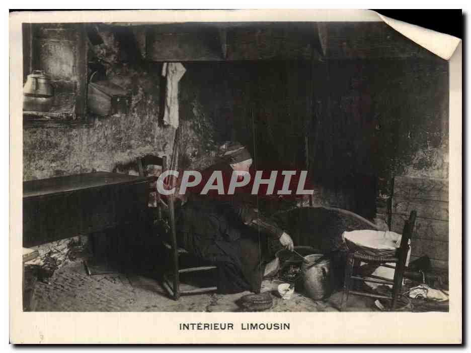 CPA Interieur Limousin Folklore Femme 