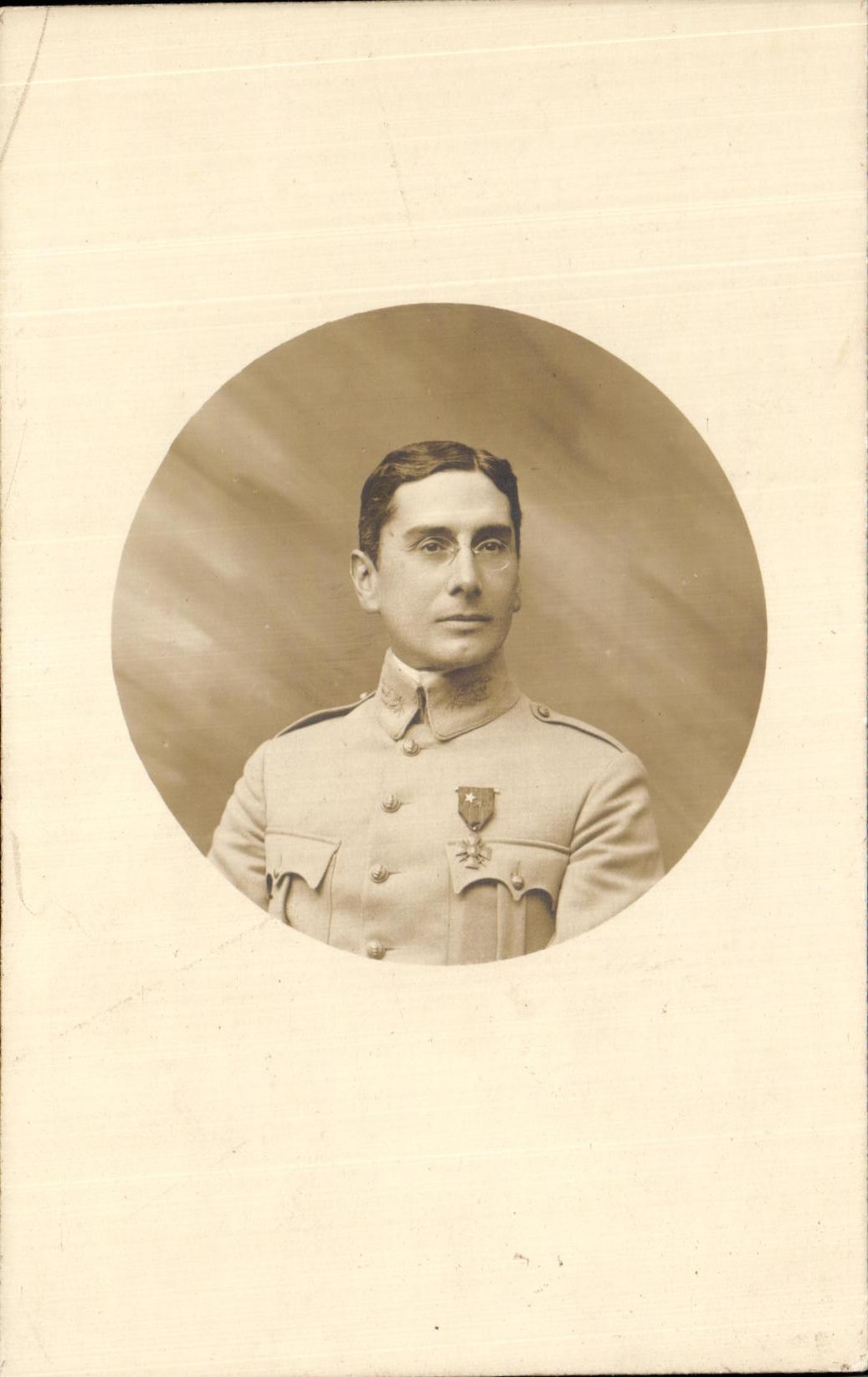 CARTE PHOTO soldat Militaria Medaille 