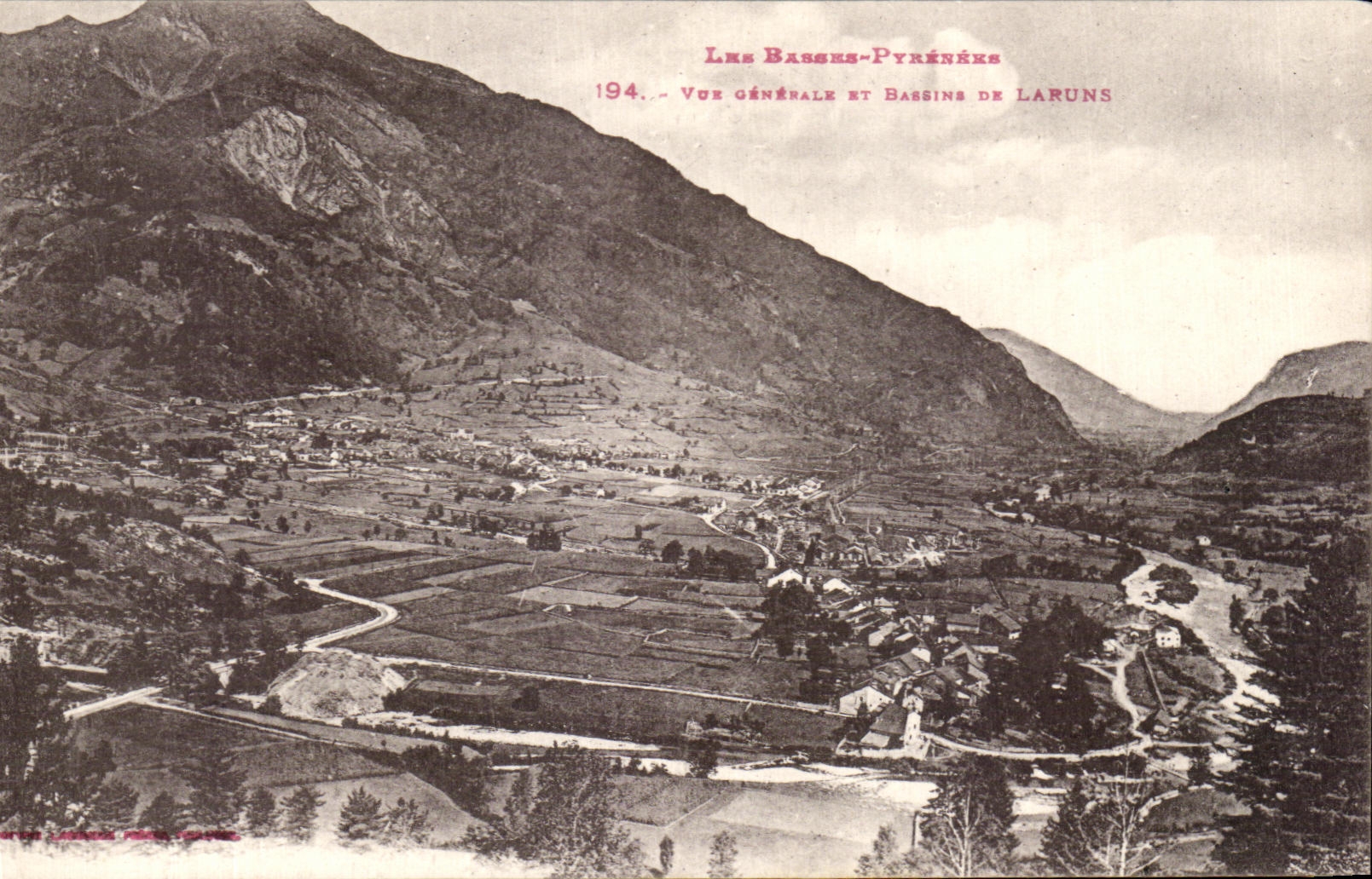 CPA Les Pyrenees Vue Genenale Et Bassins De Laruns