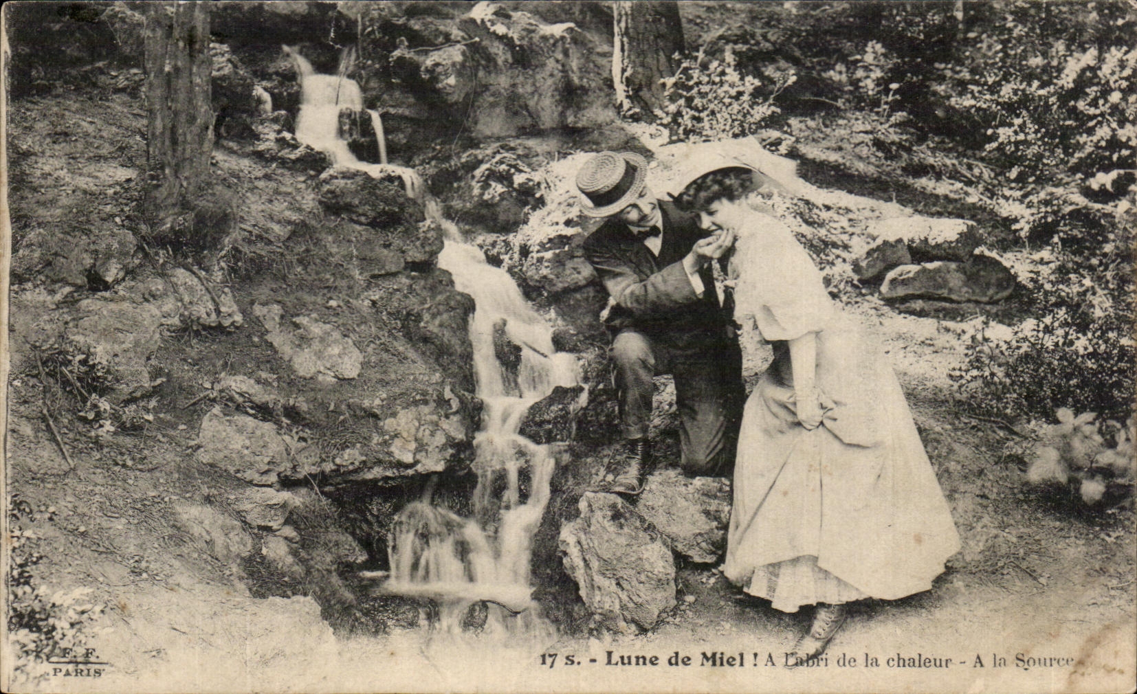 CPA Lune De Miel A L'abri de la Chaleur