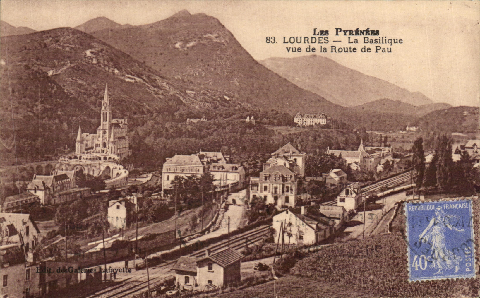 Lourdes — La Basilique vue de la Route de Pau — Edit. des Galeries Lafayette