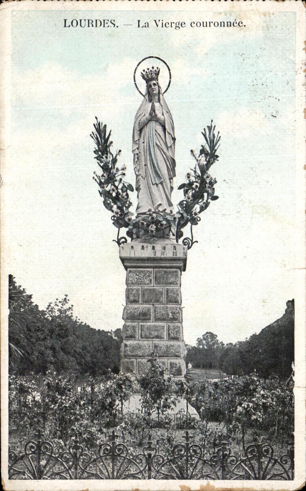 CPA Lourdes La Vierge Couronnee