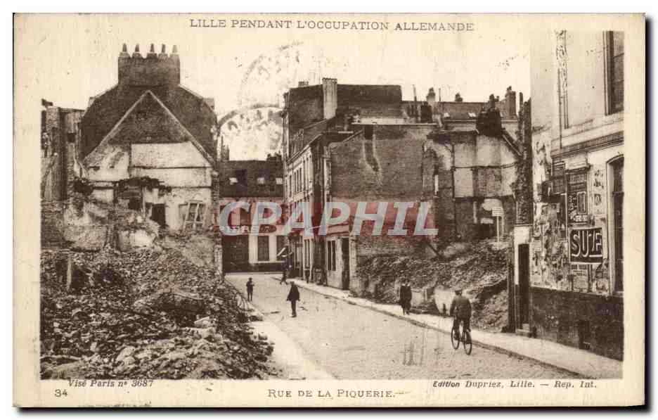 CPA Lille Pendant L'Ocoupation Allemande Rue De la Piquerie Militaria 