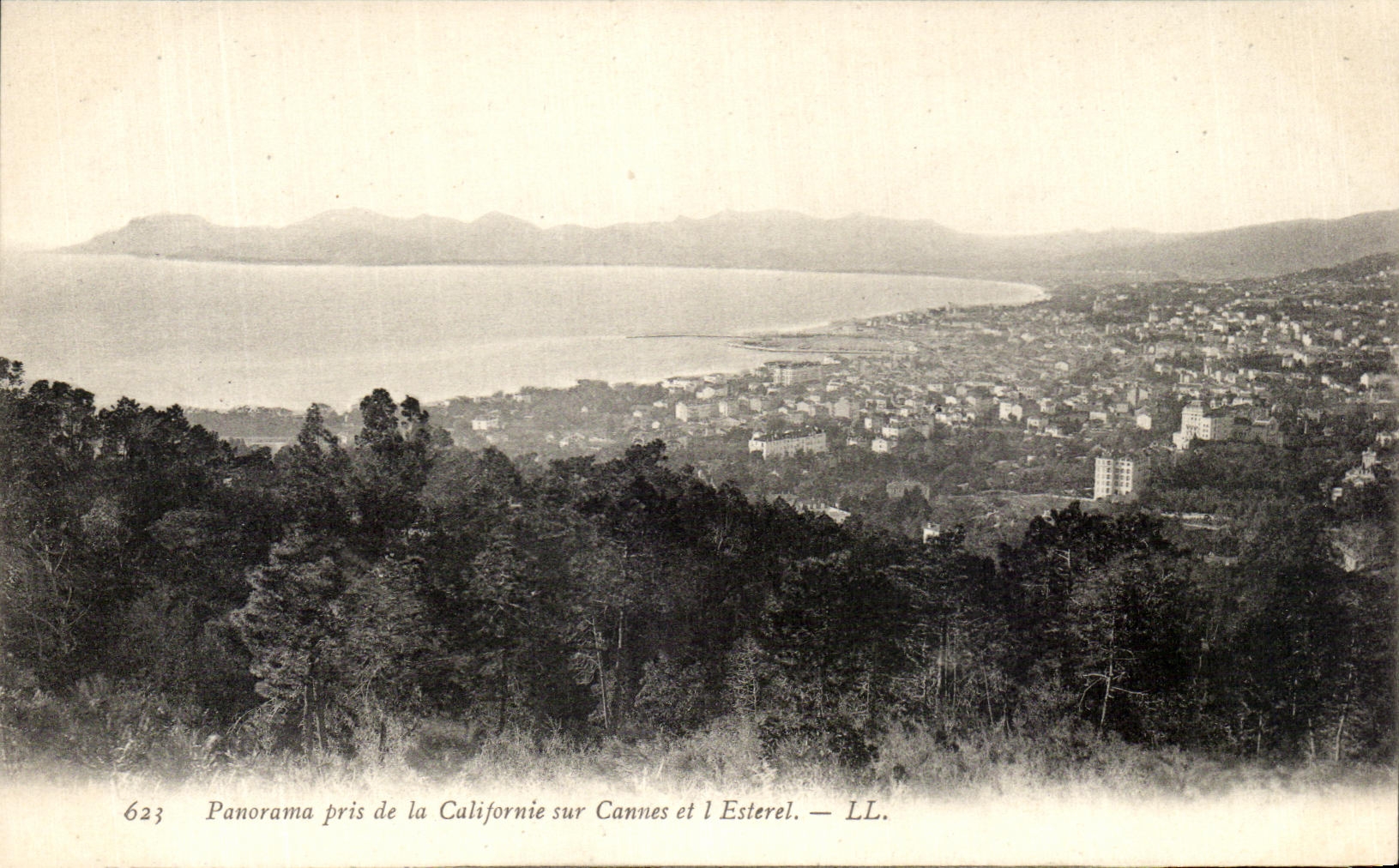 CPA Panorama Pris de la Californie sur Cannes et l'Esterel