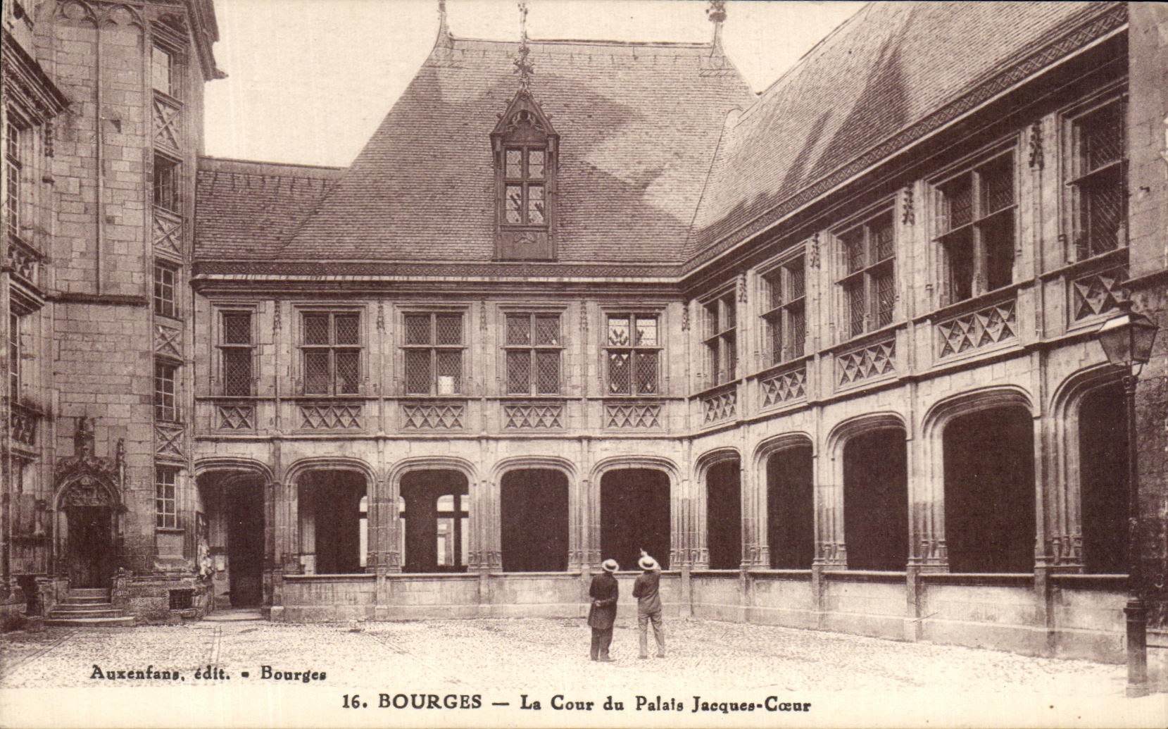 CPA Bourges La Cour du Palals Jacques Coeur