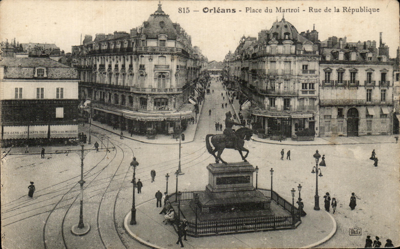 CPA Orleans Place du Martroi Rue de la Republique Jeanne d'arc