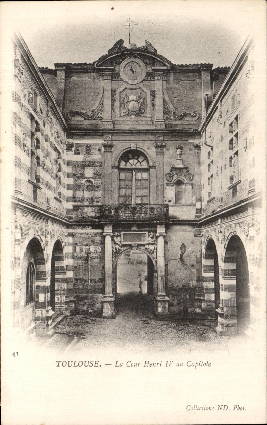Toulouse — La Cour Henri IV au Capitole — Collections ND. Phot.