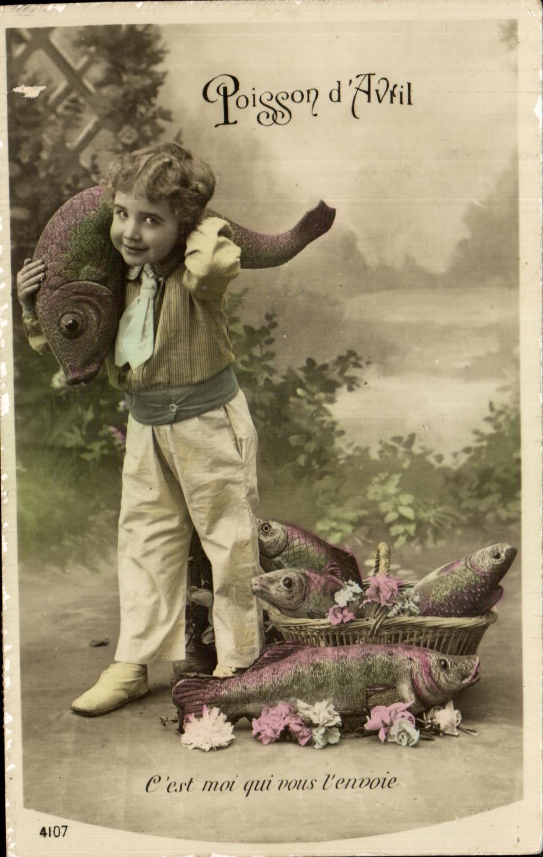 CPA Fantaisie Enfant Poisson d'Avril Corne d'abondance 