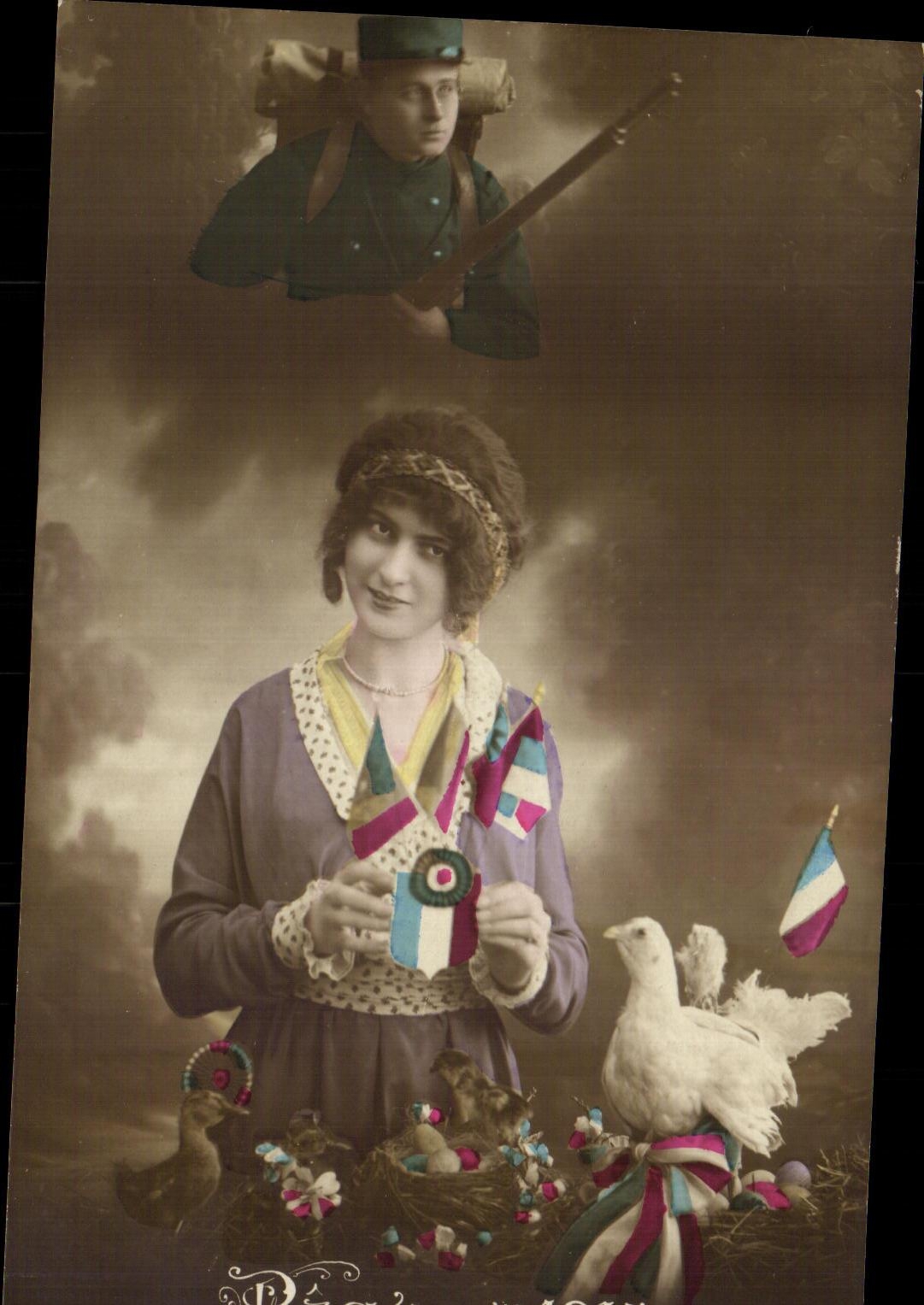 CPA Fantaisie Femme poule Militaria