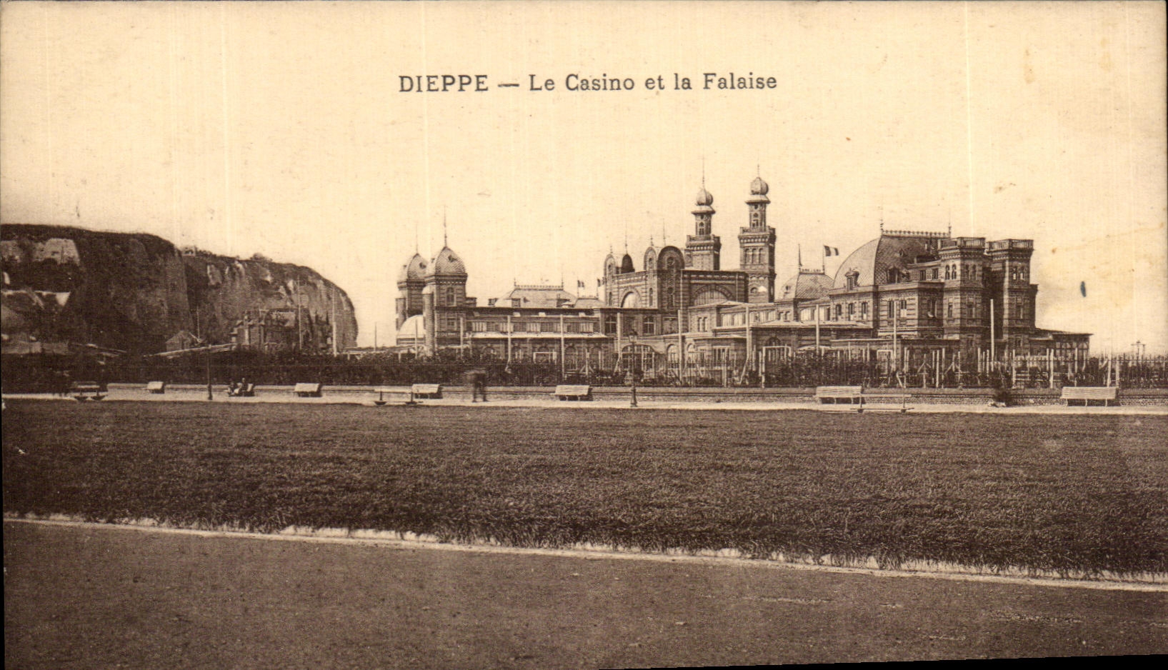 CPA Dieppe Le Casino et la Falaise