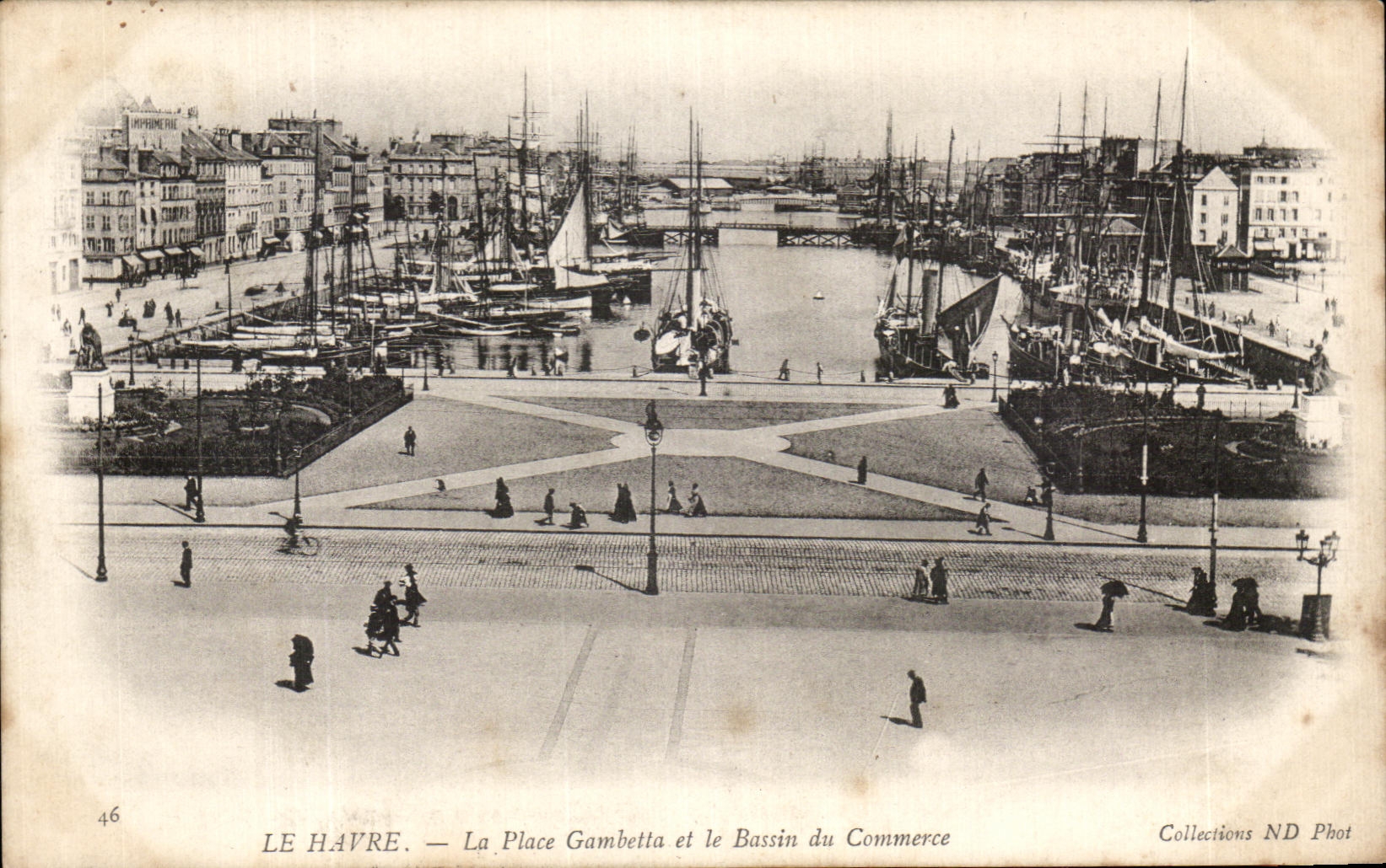 CPA Le Havre La Place Gambetta Et Le Bassin Du Commerce Bateaux 