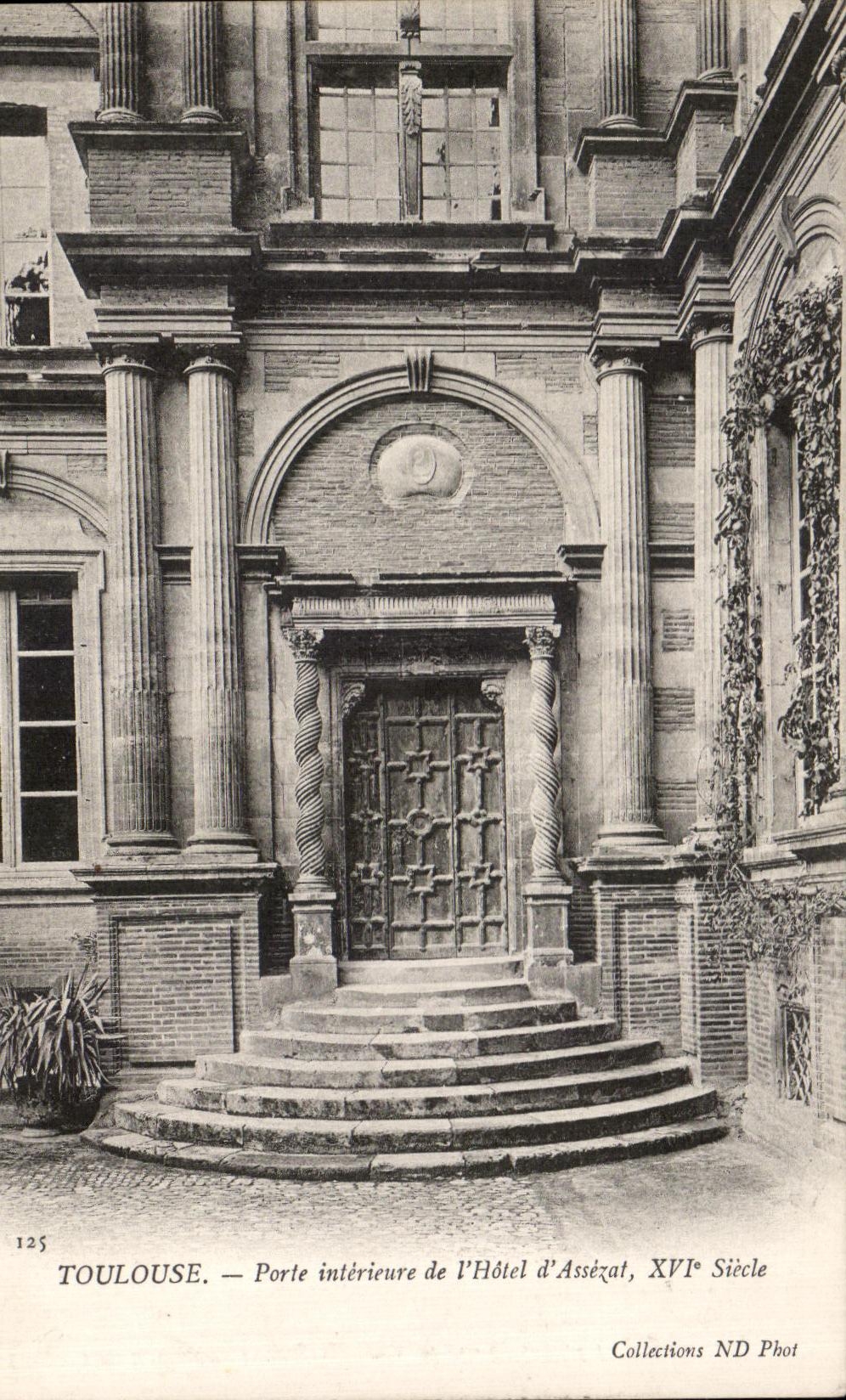 Toulouse — Porte intérieure de l'Hôtel d'Assézat, XVIe Siècle — Collections ND Phot