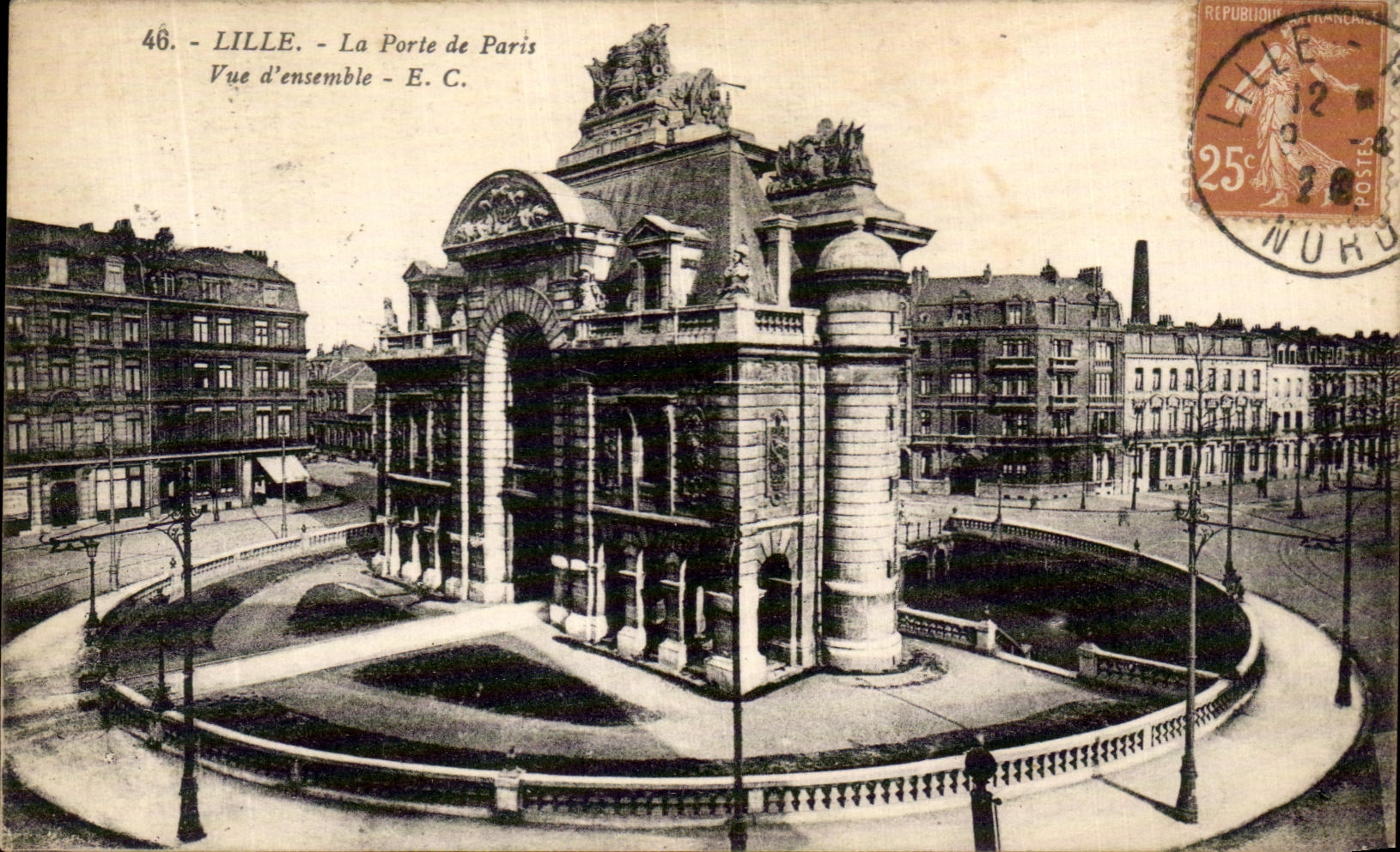 CPA Lille La Porte de Paris Vue d'ensemble