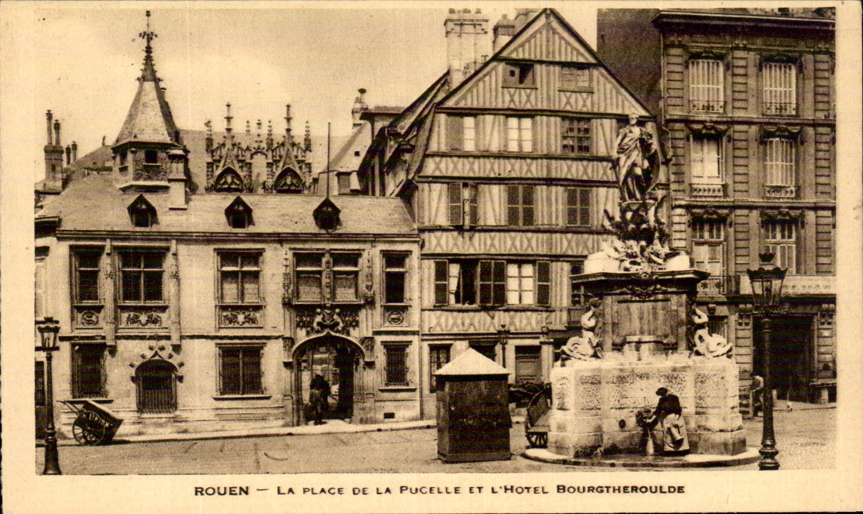 CPA Rouen La place de La Pucelle et l'Hotel Bourgtheroulde