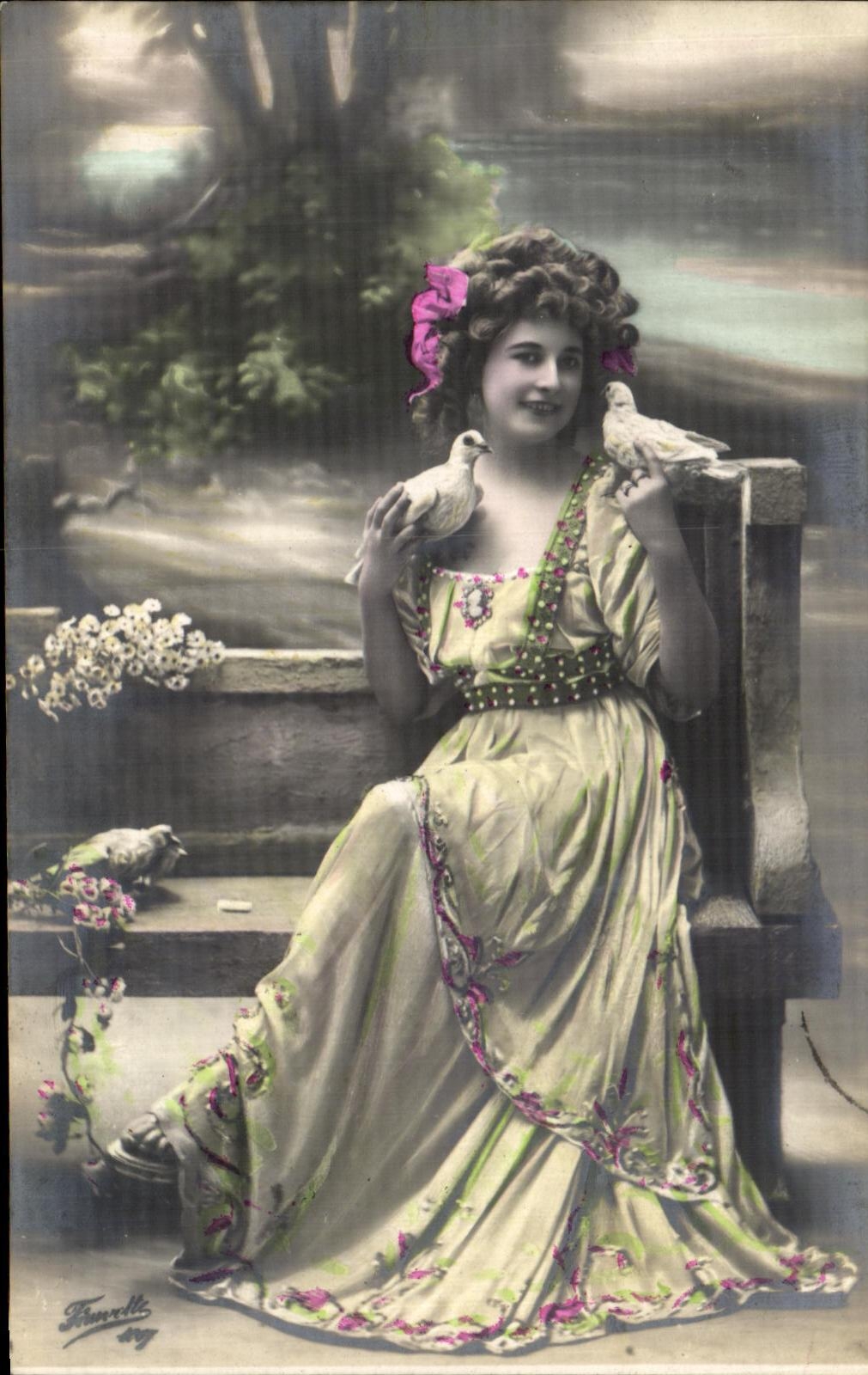 CPA Fantaisie Femme Colombes 
