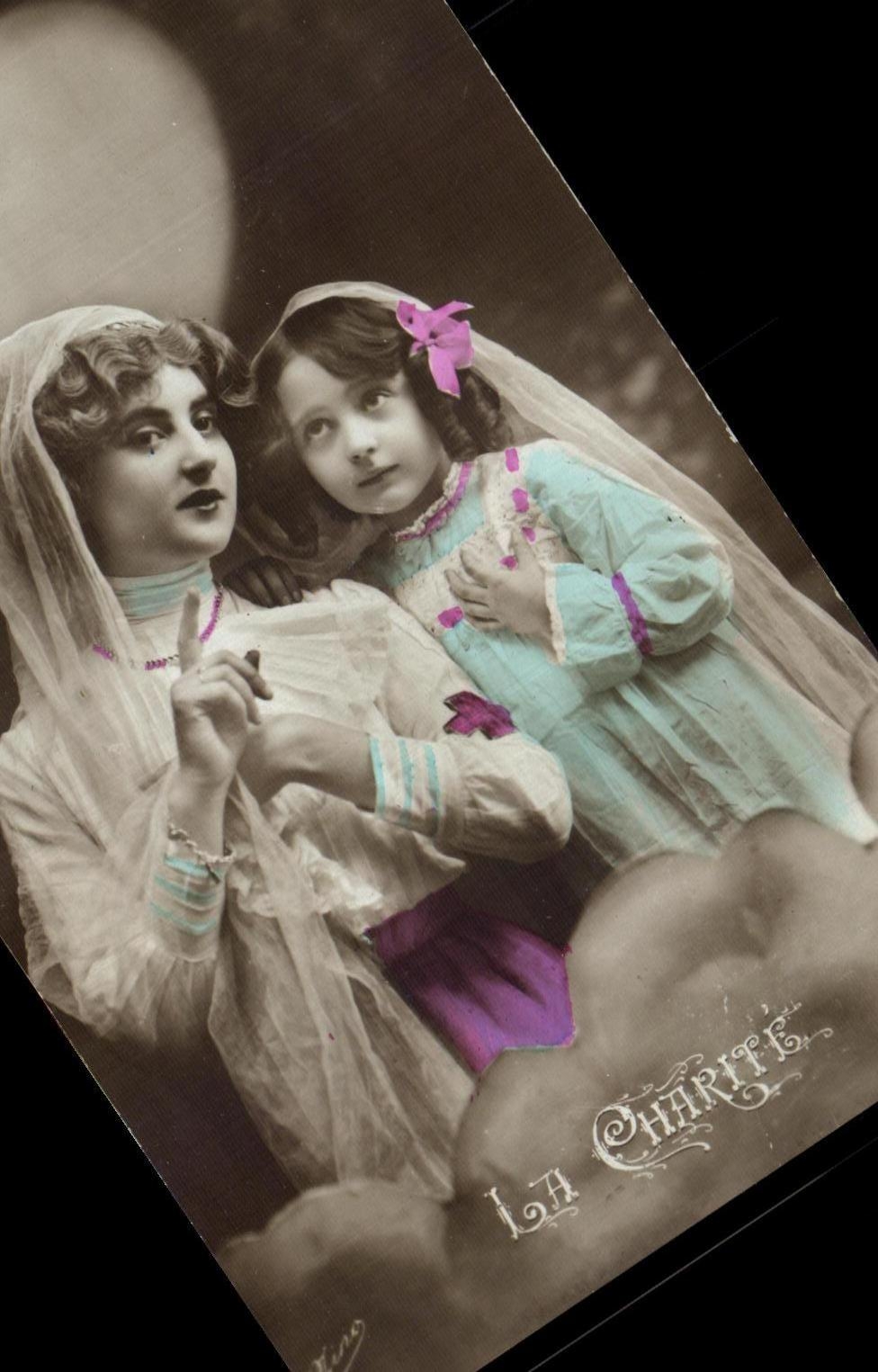 CPA Fantaisie Femme et enfant La charite