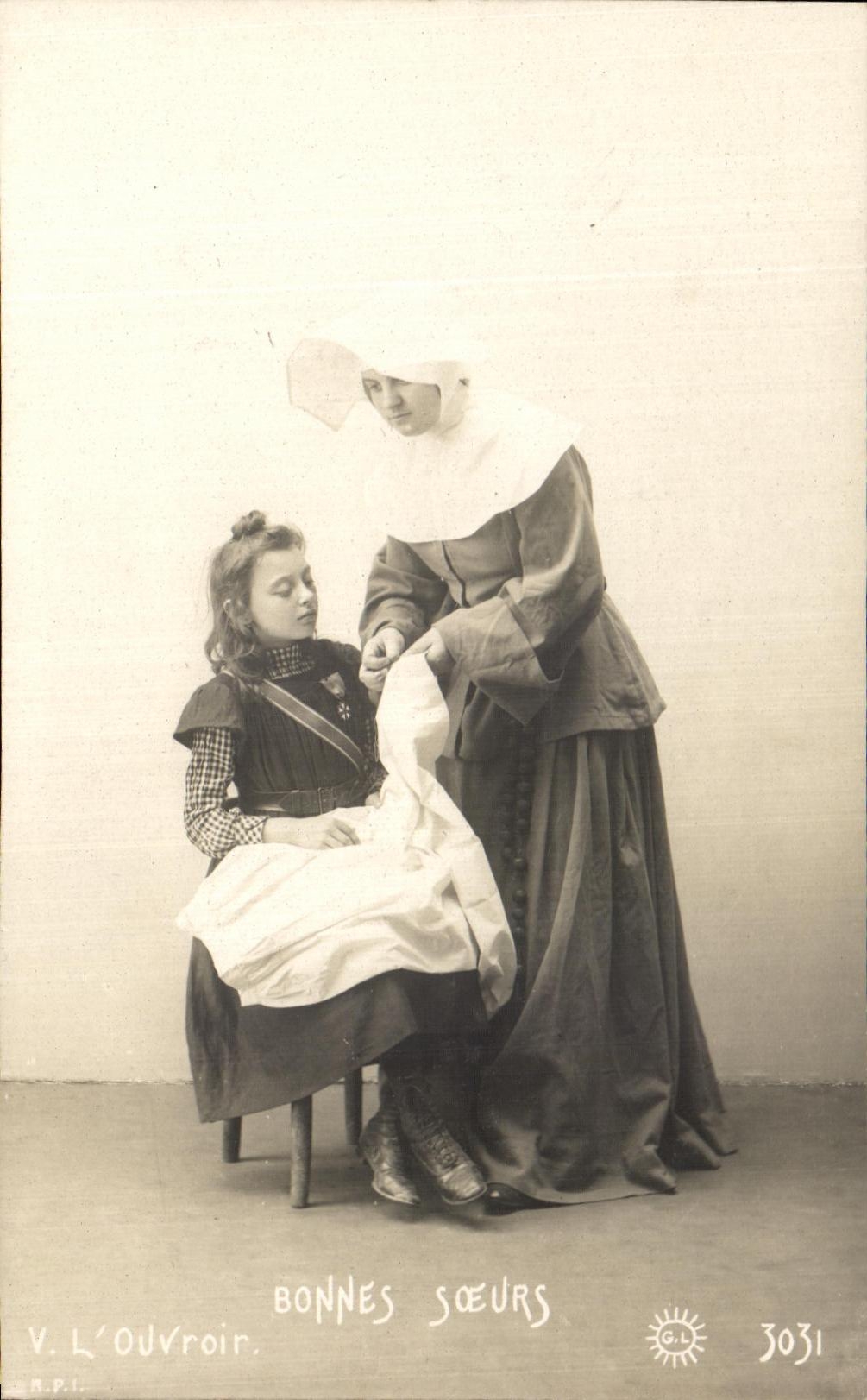 CPA Fantaisie Enfant et bonne soeur