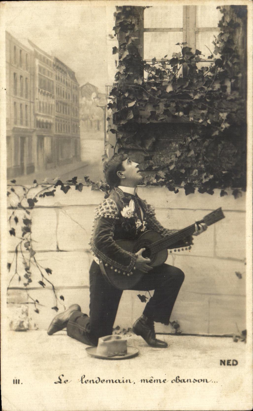 CPA Fantaisie Homme Serenade Guitare