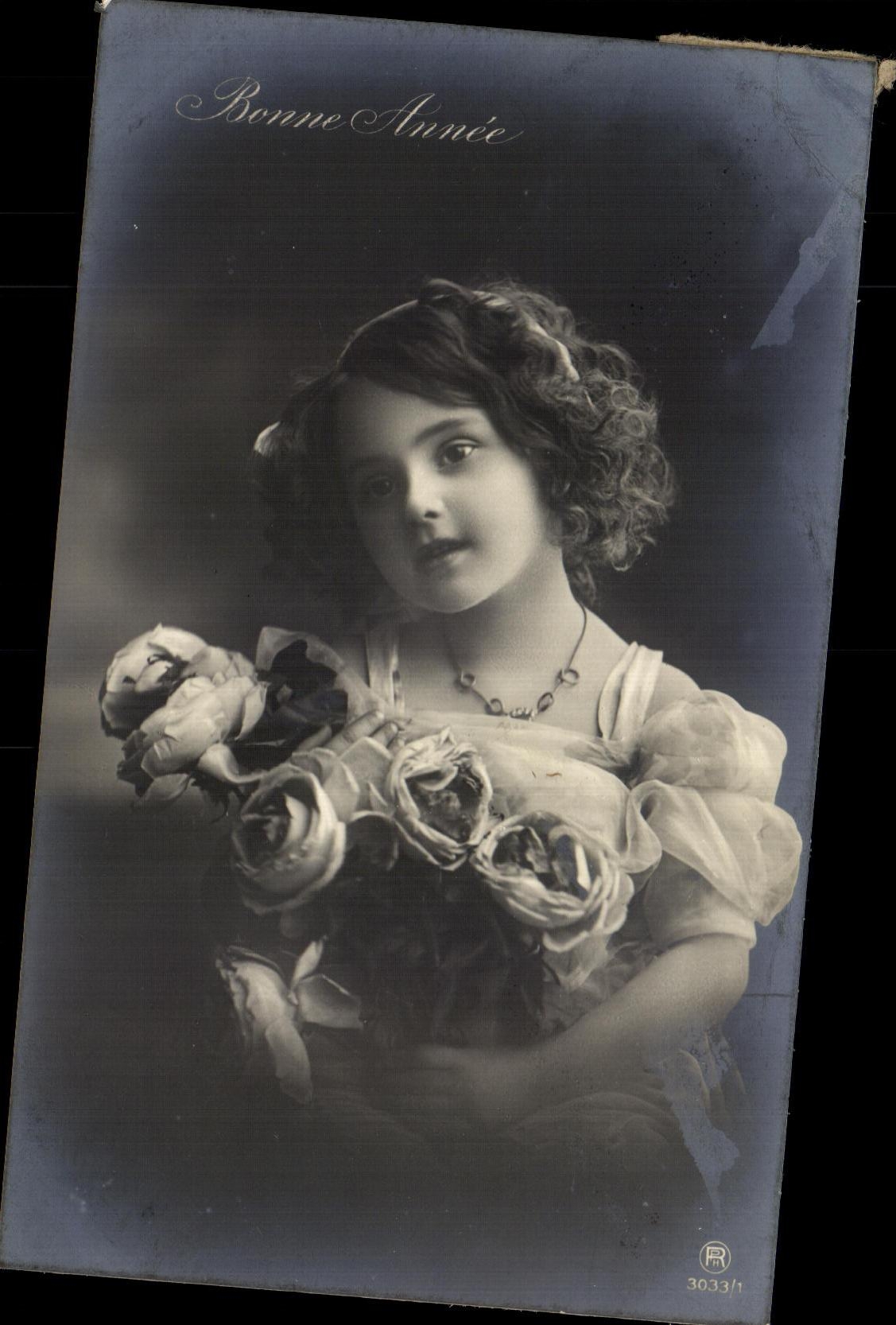 CPA Fantaisie Enfant Fille Fleurs