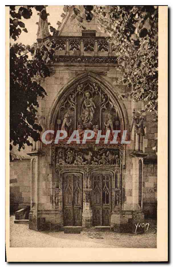 CPA La Douce France Chateaux De La Loire Le Chateau d'Amboise Porte de la chapelle St Hubert