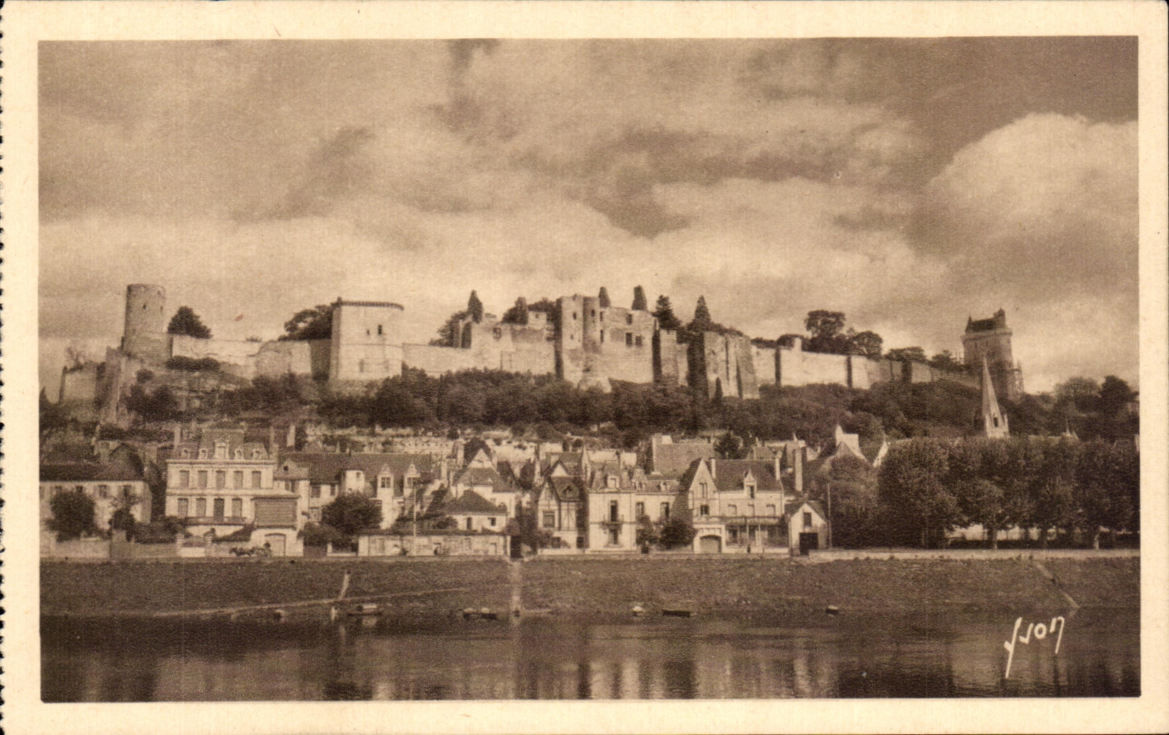 CPA Les Chateaux De La Loire Chinon