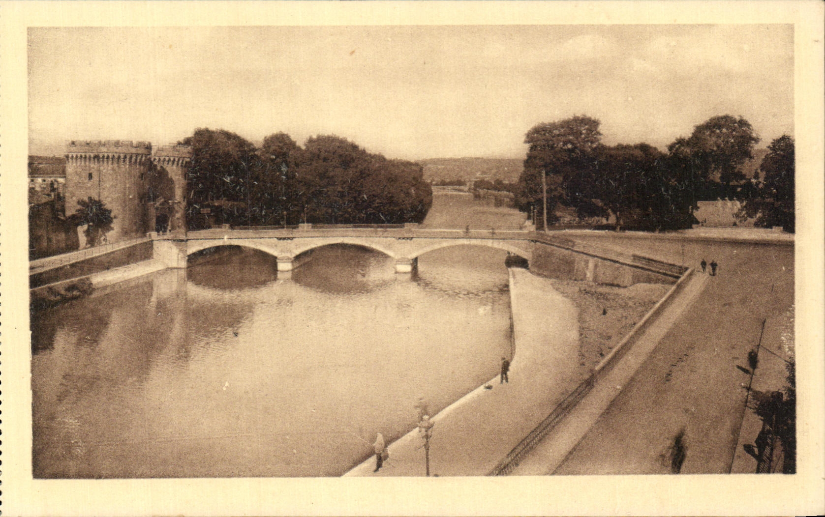 Verdun — Vue panoramique sur la Tour et le Pont Chaussée — Éditeur Verdun, n° 512 B