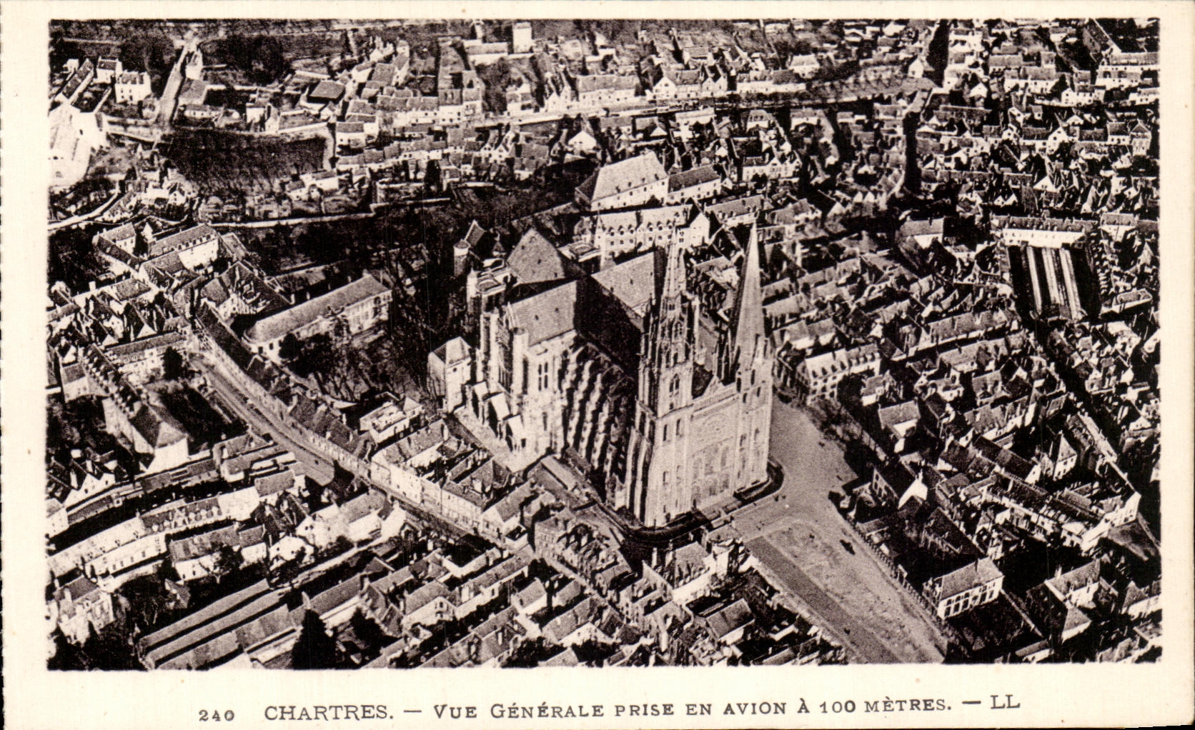 CPA Chartres Vue Generale Prise En Avion 