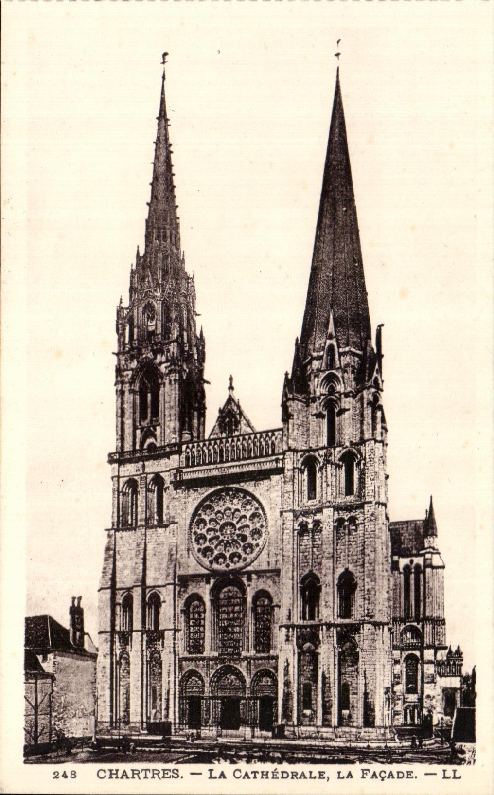 Chartres — La Cathédrale, la façade — LL