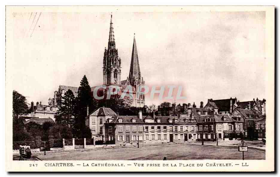 CPA Chartres la Cathedrale Vue Prise De La Place Du Chatelet