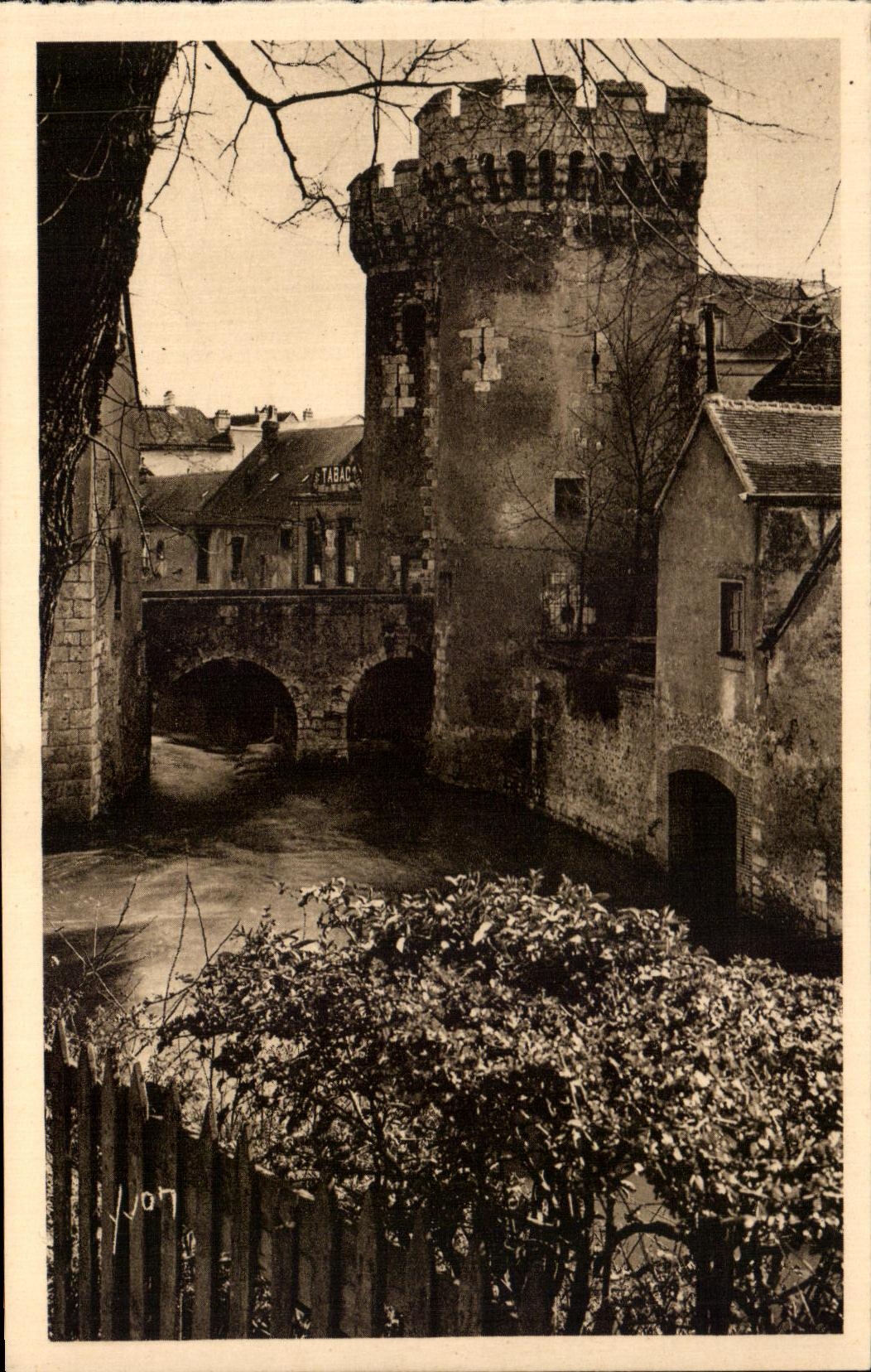 Chartres (Eure-et-Loir) — La Porte Guillaume — Les Éditions d'Art Vivant