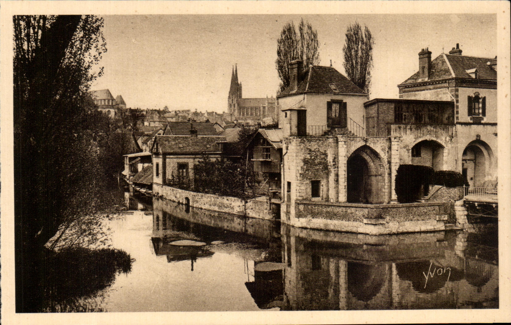 Chartres (Eure-et-Loir) — Le Château d'If et la Cathédrale — Les Éditions d'Art Yvon