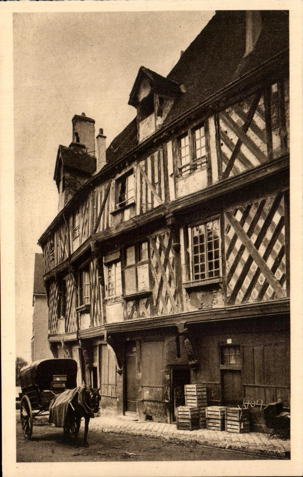 Chartres (Eure-et-Loir) — La Maison du Saumon — Éditions d'Art Yvonne