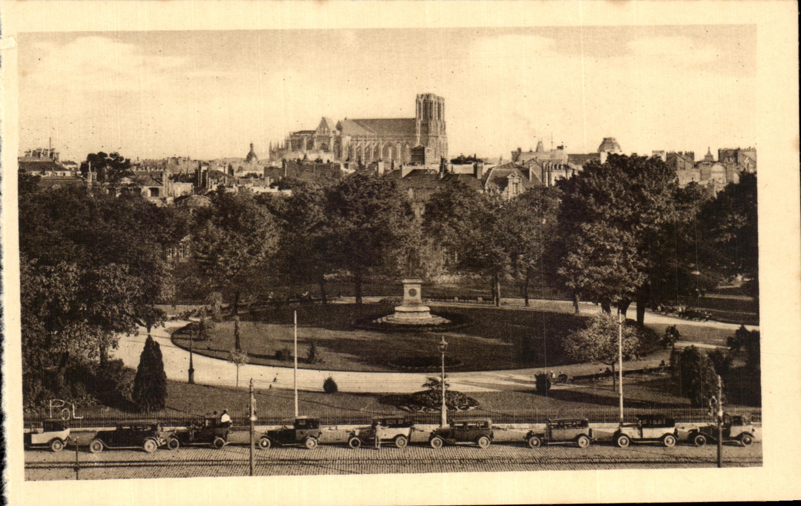 Reims — Vue générale. Au premier plan le Jardin Colbert — Edit. Polti-Dupuy, Reims, n° 505