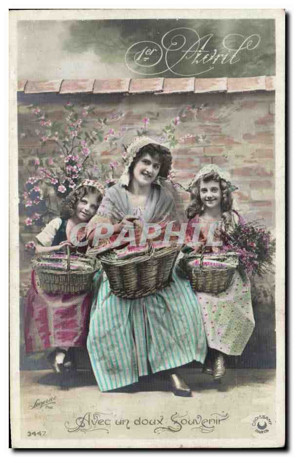 Trois jeunes filles avec des paniers — 1er Avril — Société Sireyac, n° 3447