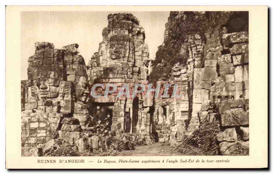 CPA Ruines d'Angkor Le Bayon Plate Forme Superieure A L'Angle Sud Est De La Tour Centrale