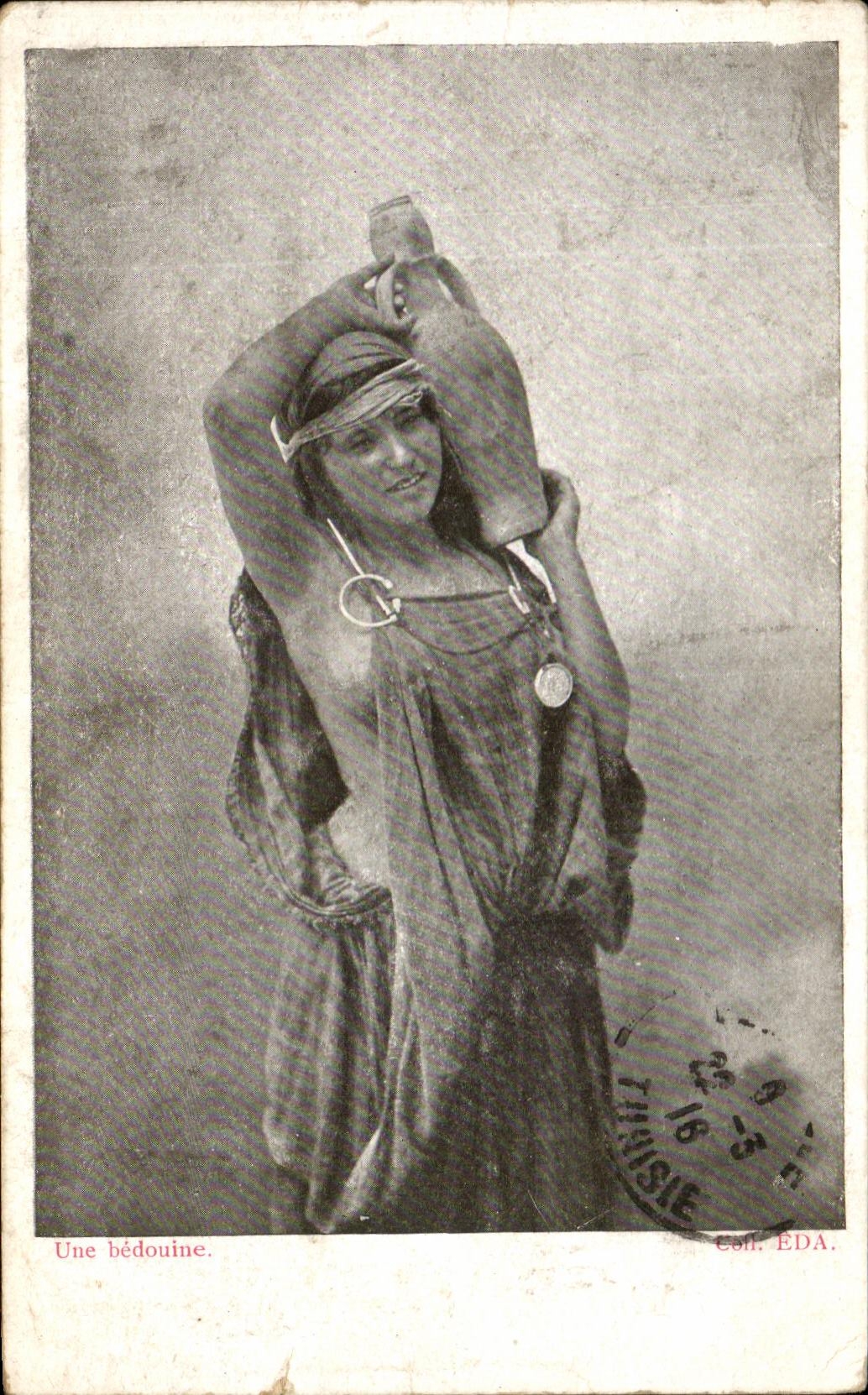 CPA Une Bedouine Femme Folklore 