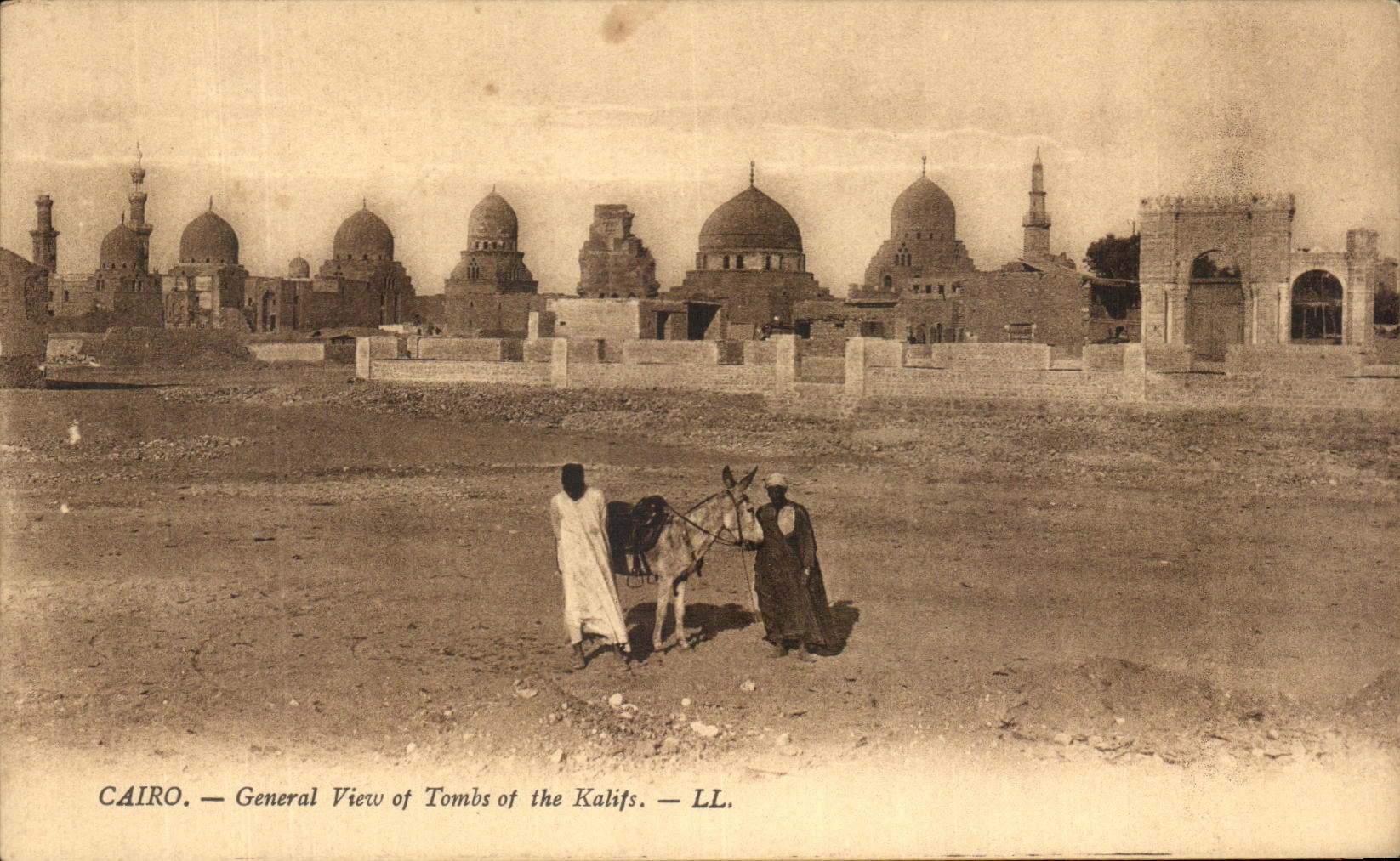 CPA Cairo General view Of Tombs Of The Kalifs Egypte Ane 