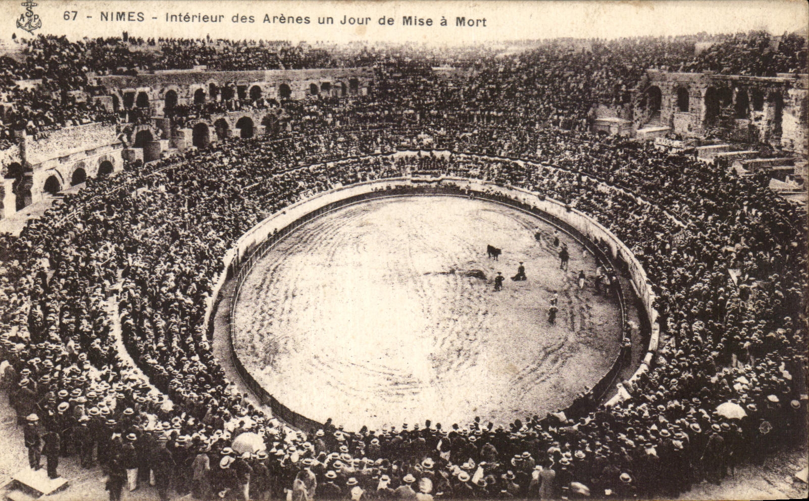 CPA Nimes Interieur Des Arenes Un Jour De Mise A Mort Corrida