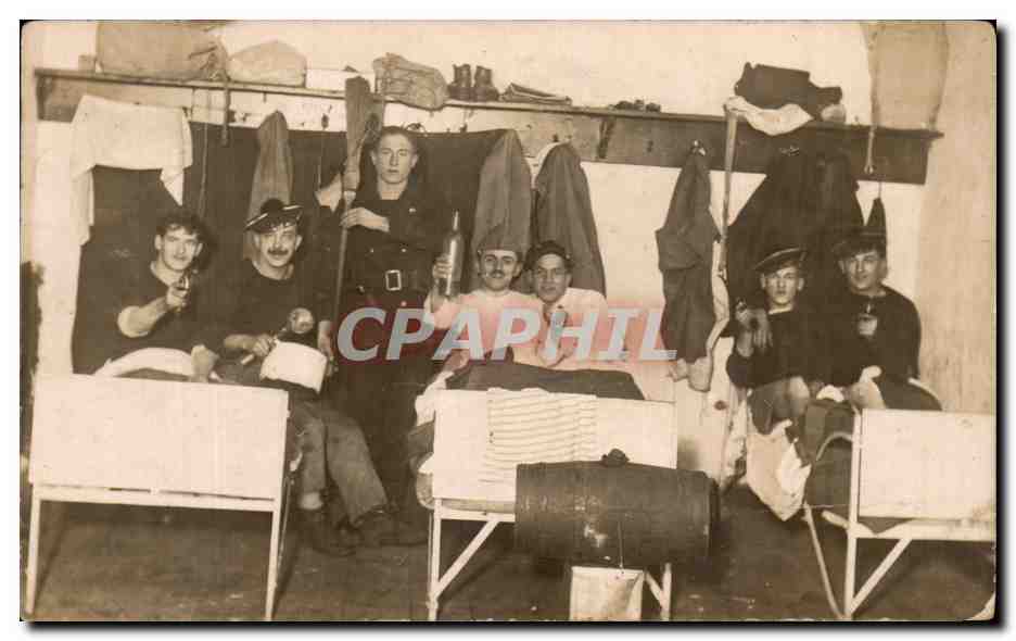 CARTE PHOTO Militaria Marins en chambre