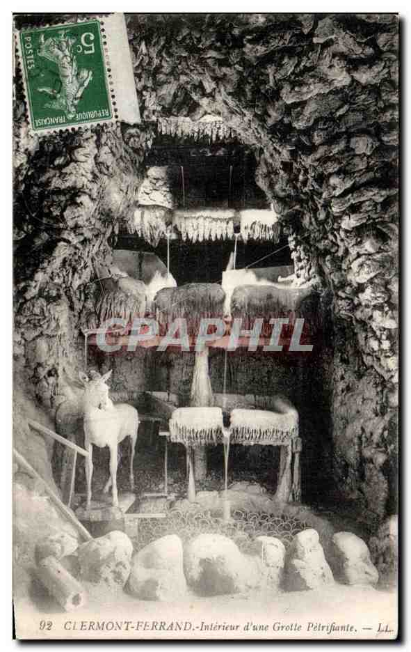 CPA Clermont Ferrand Interieur D'Une Grotte petrifiante 