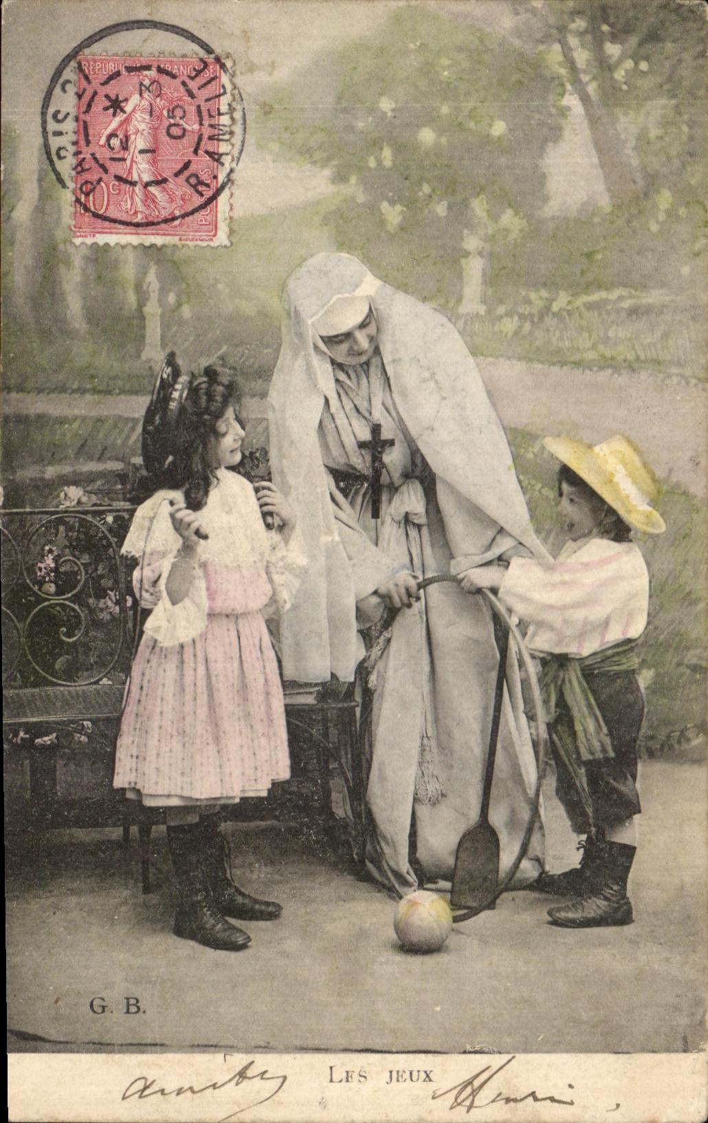CPA Fantaisie Enfants Cerceau Religieuse