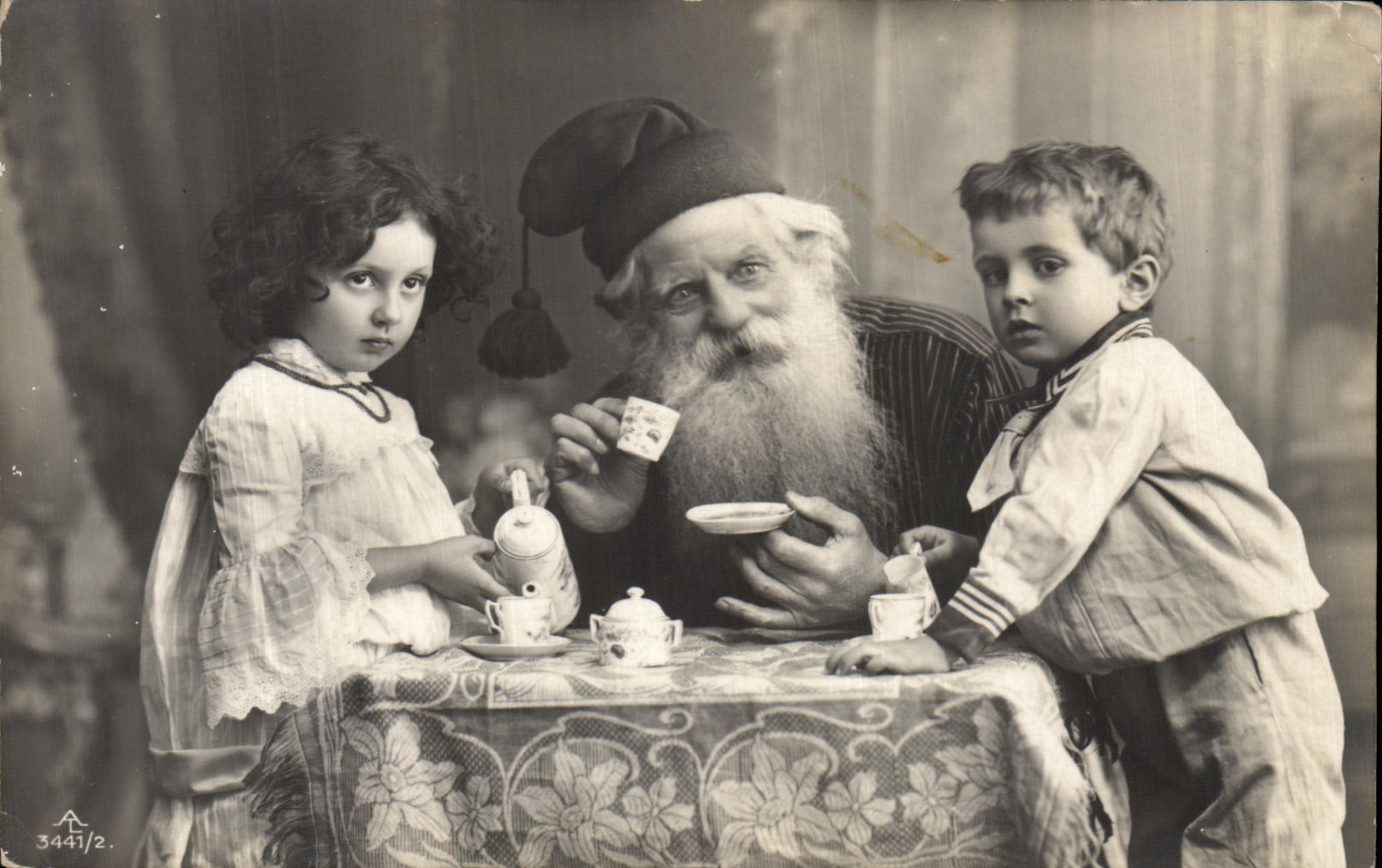 CPA Fantaisie Grand pere et enfants